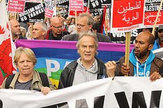 Reiner Braun beim Protest gegen den NATO-Gipfel in Wales