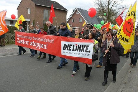 Kathrin Vogler bei einer Demonstration in Gronau im Jahr 2012