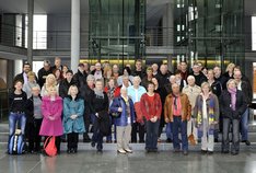 Kathrin Vogler MdB mit der Reisegruppe im Paul-Löbe-Haus