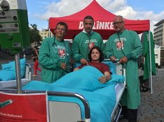 Köln, v.l.n.r.: Kathrin Vogler, Dr. Alexander S. Neu, Matthias W. Birkwald und ein Genosse aus dem KV Köln (liegend)