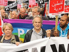 Reiner Braun beim Protest gegen den NATO-Gipfel in Wales