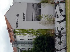 An der Gedenkstätte „Berliner Mauer“