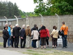 Die Besuchergruppe im KZ / Speziallager Sachsenhausen bei Oranienburg