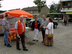 Auf dem kleinen Markt in Kempen. Ein viel beachteter Termin des Bewegungsmobils.